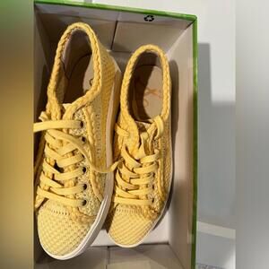 Sam Edelman Helena Honeydew Yellow Women's Sneakers Sz 6.5